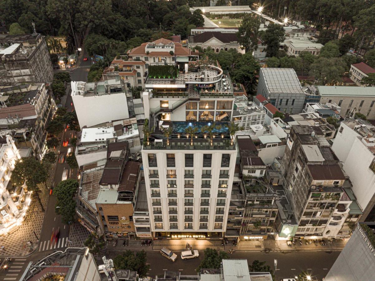 מלון הו צ'י מין סיטי La Siesta Premium Saigon מראה חיצוני תמונה Aerial view of the hotel