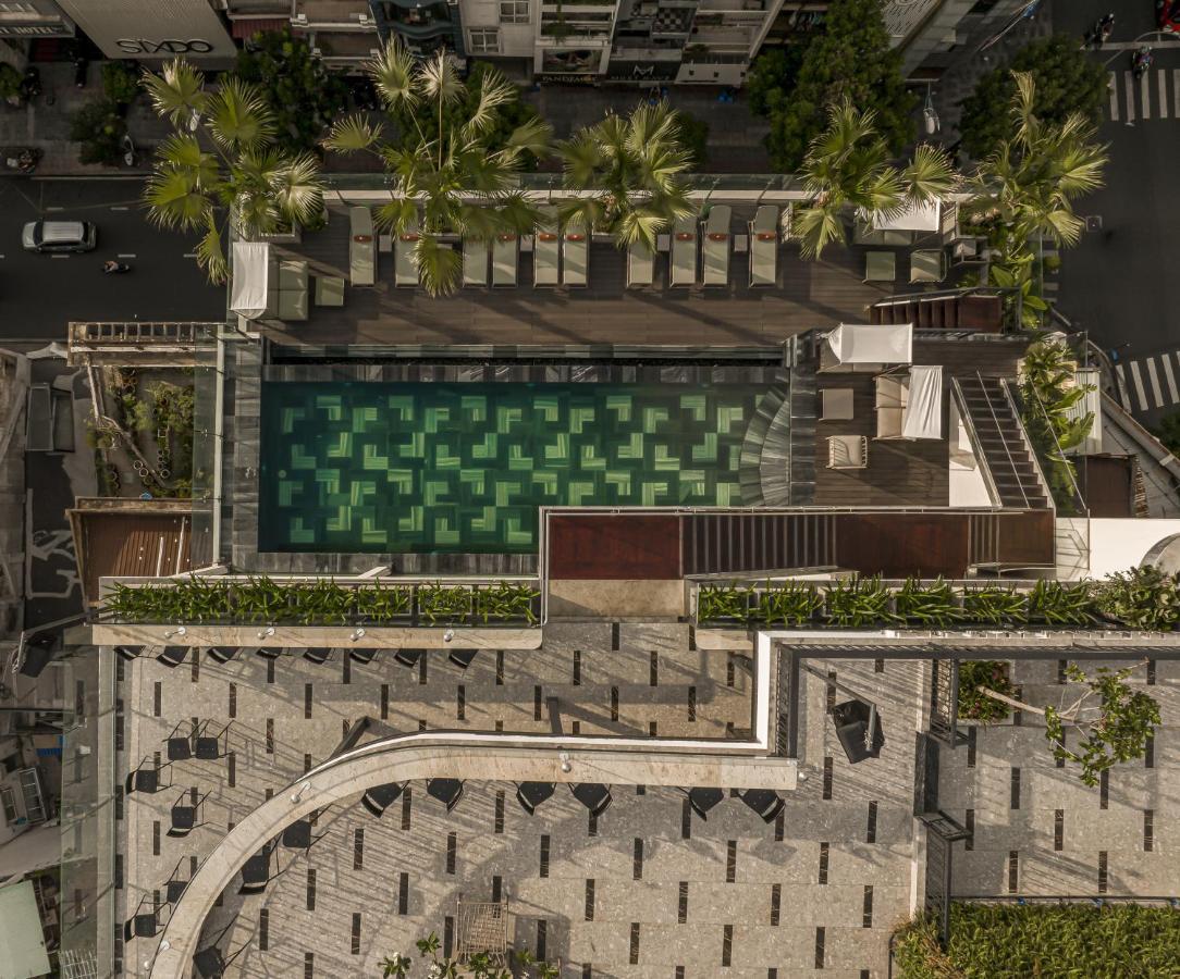 מלון הו צ'י מין סיטי La Siesta Premium Saigon מראה חיצוני תמונה The rooftop pool at The Standard East Village