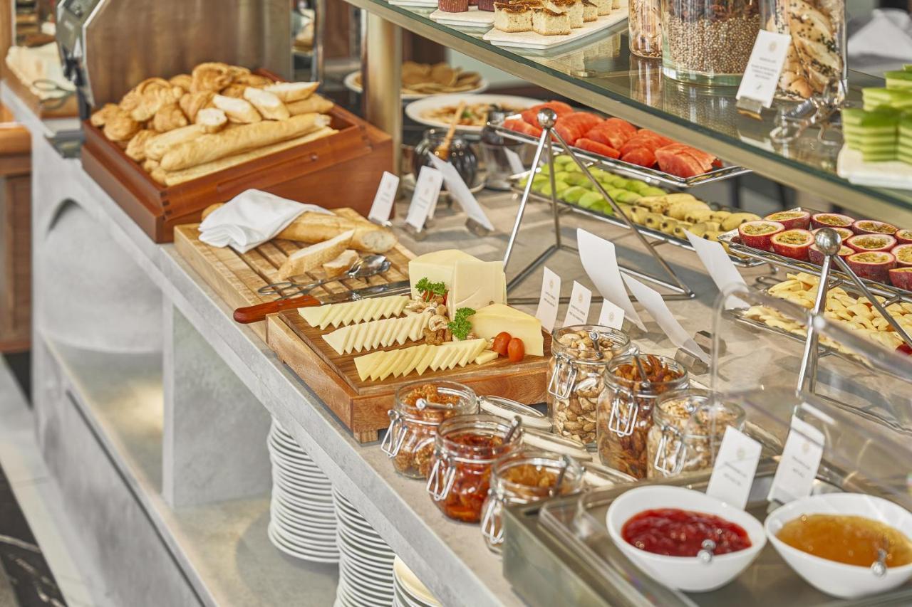 מלון הו צ'י מין סיטי La Siesta Premium Saigon מראה חיצוני תמונה A cheese platter