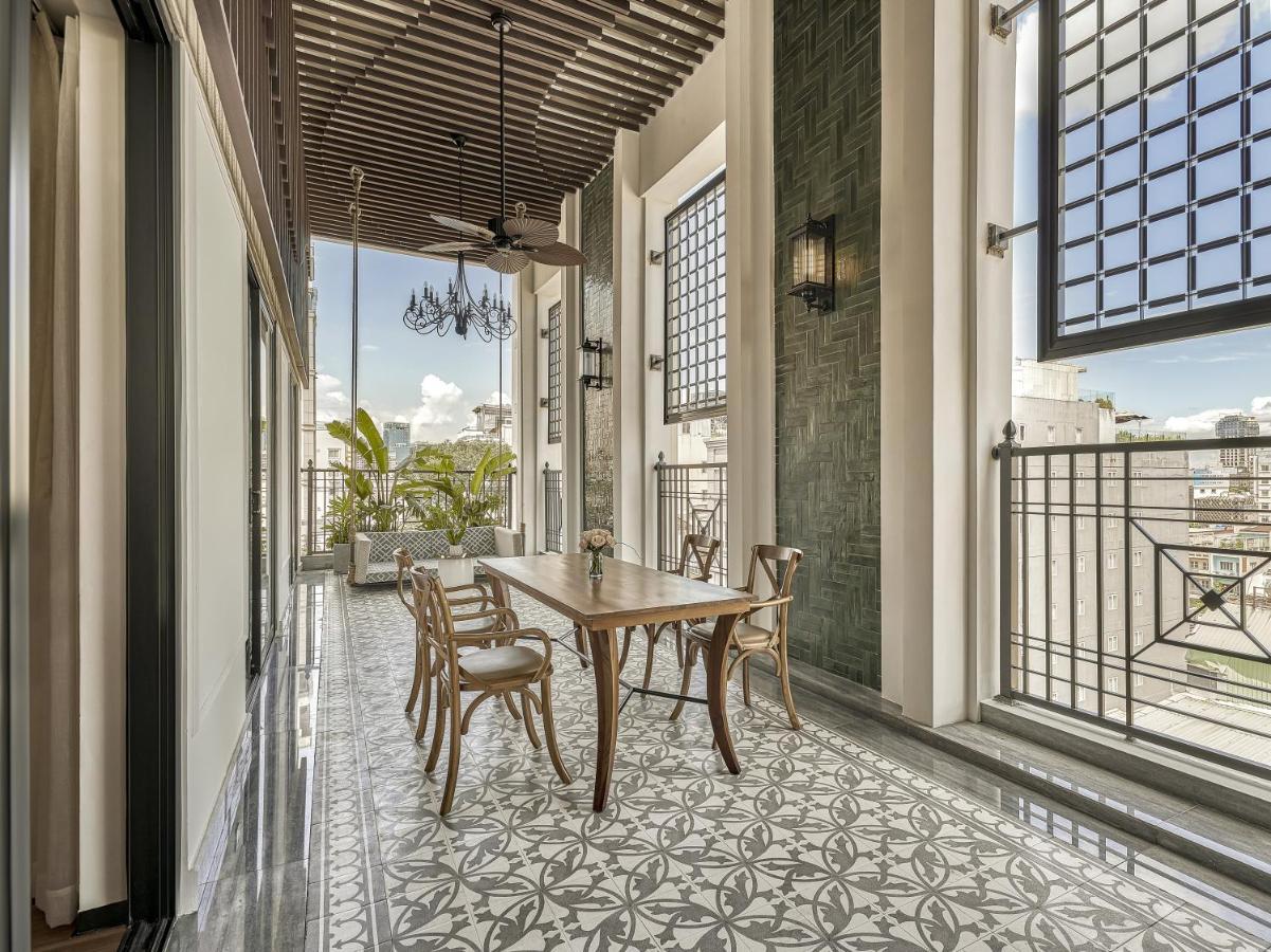 מלון הו צ'י מין סיטי La Siesta Premium Saigon מראה חיצוני תמונה Balcony of a penthouse apartment